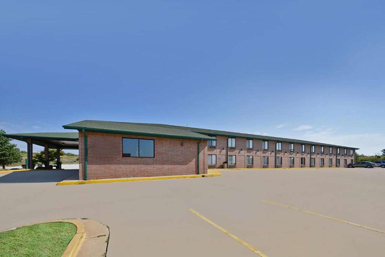 Days Inn By Wyndham Ozark Springfield Exterior foto