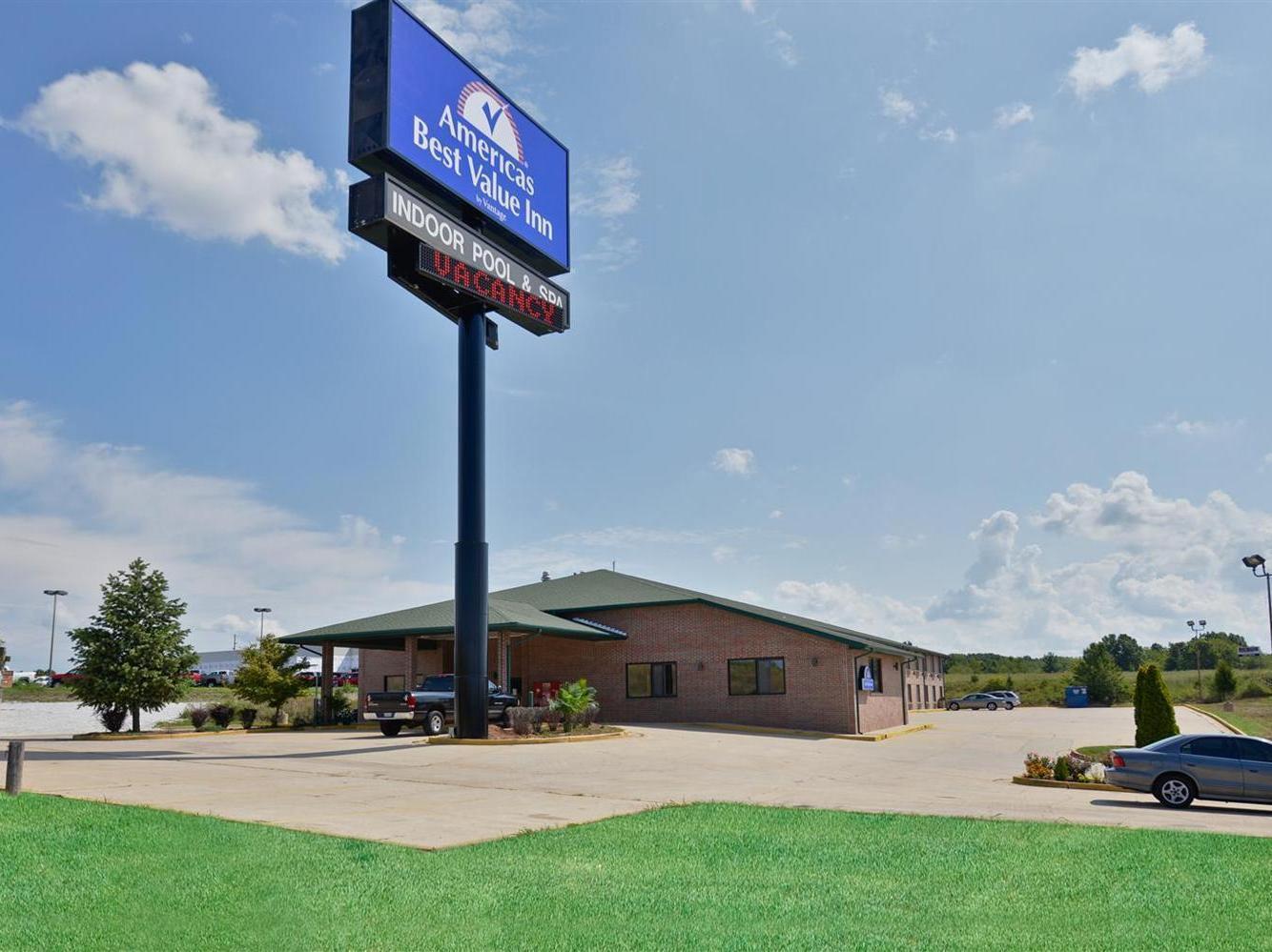 Days Inn By Wyndham Ozark Springfield Exterior foto